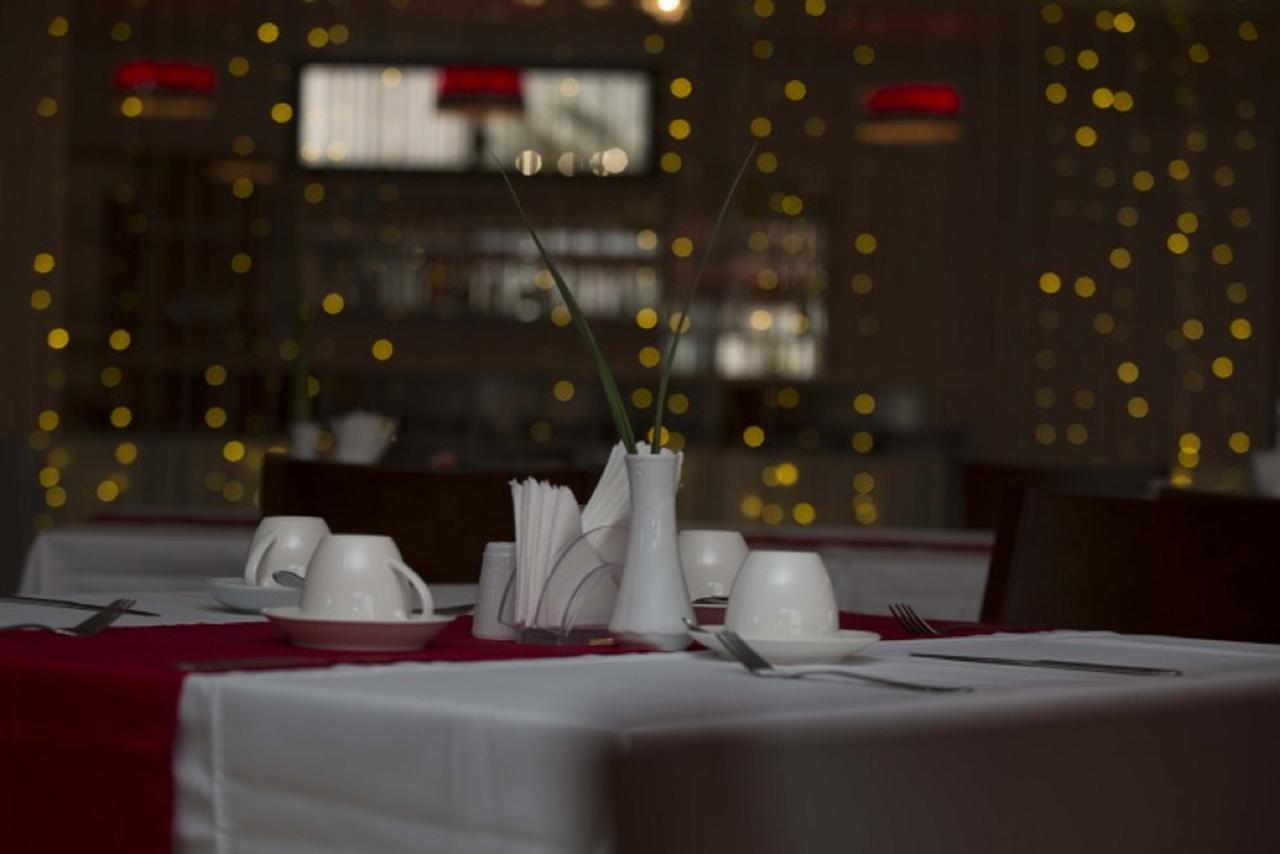 Hotel Le Petit Bateau Конакри Экстерьер фото