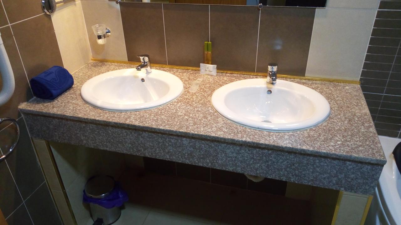 Hotel Le Petit Bateau Конакри Экстерьер фото