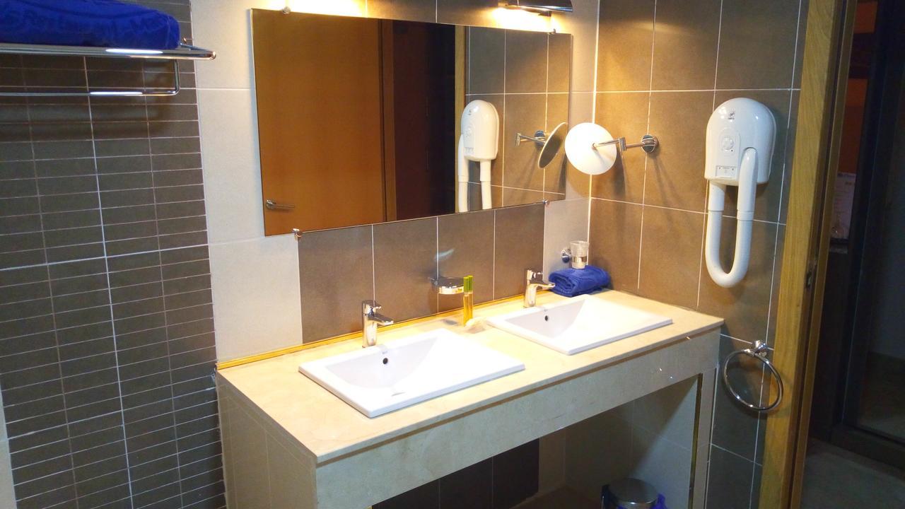 Hotel Le Petit Bateau Конакри Экстерьер фото