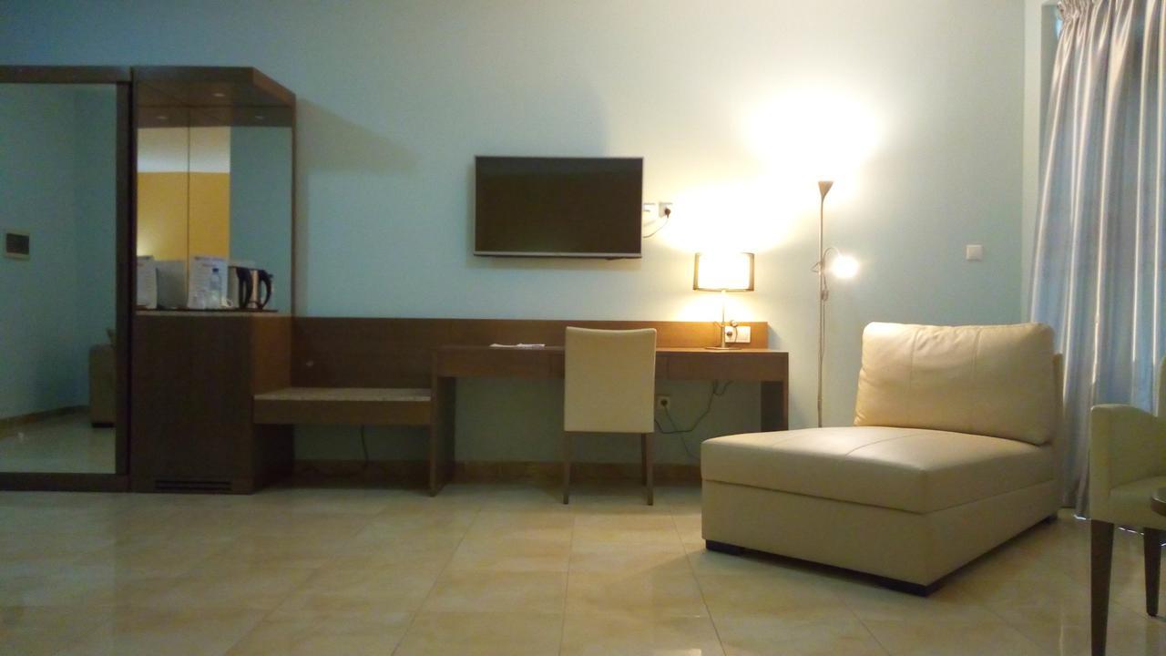 Hotel Le Petit Bateau Конакри Экстерьер фото