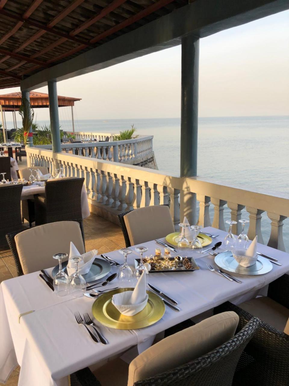 Hotel Le Petit Bateau Конакри Экстерьер фото