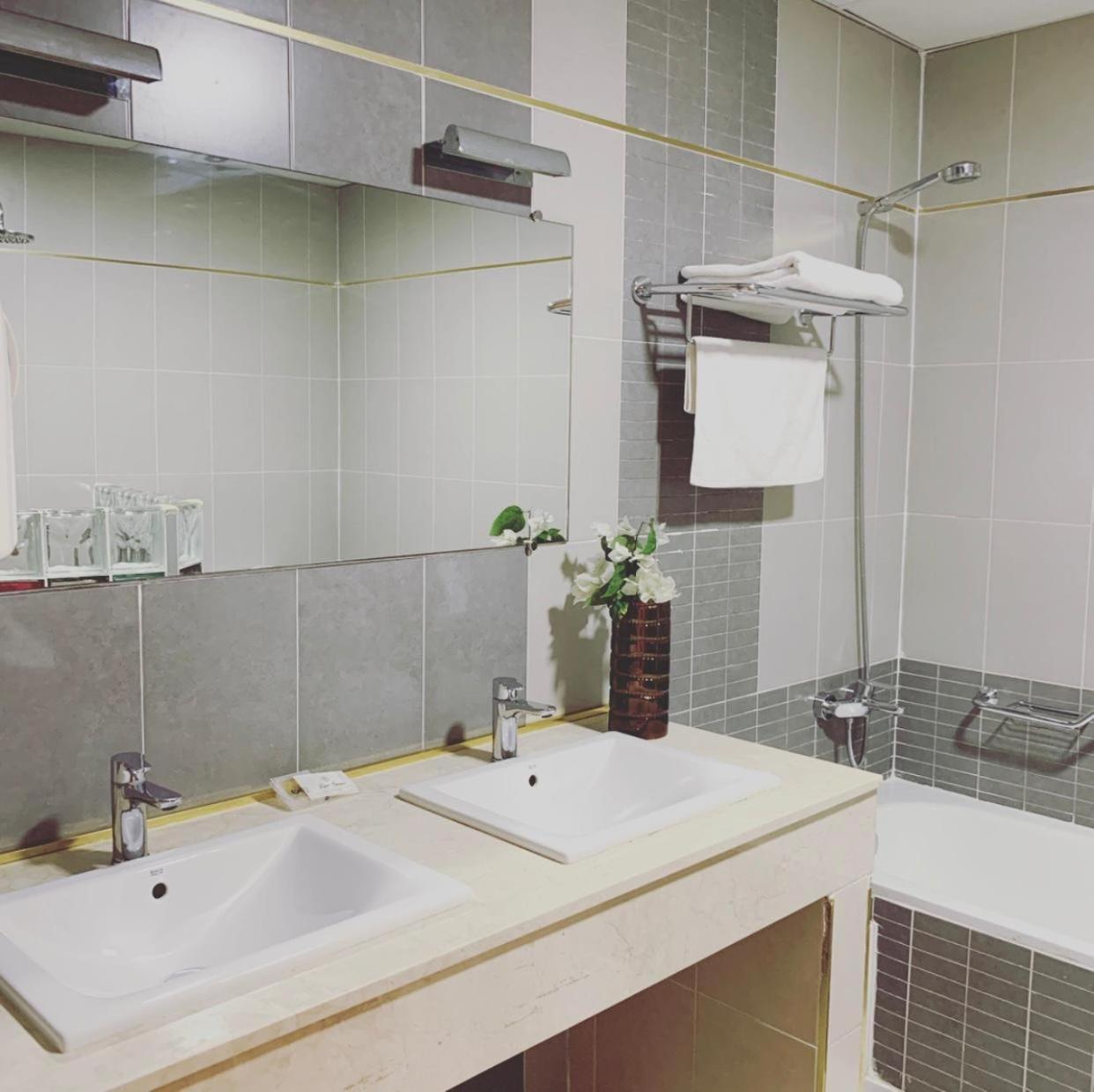 Hotel Le Petit Bateau Конакри Экстерьер фото